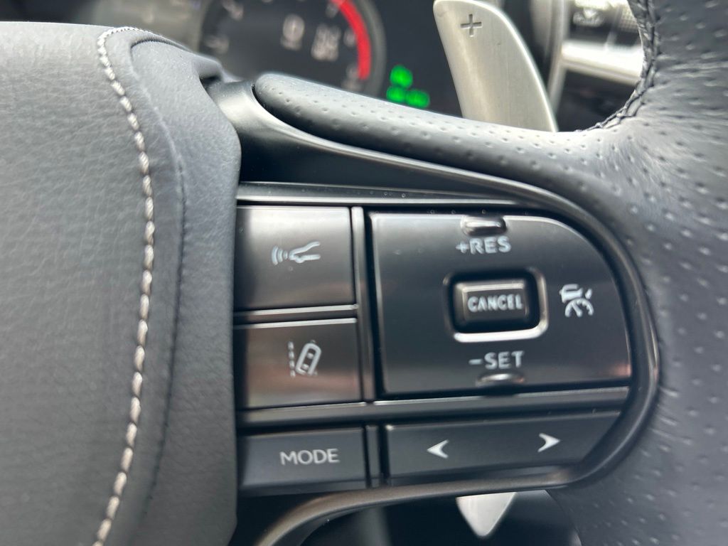 Used 2018 Silver Lexus 500 image 18