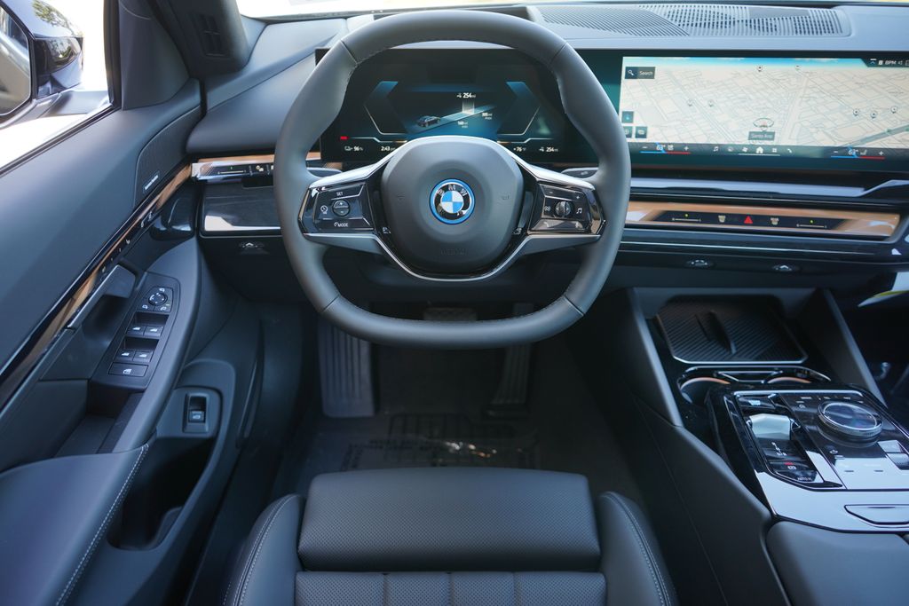 2024 BMW i5 eDrive40 16