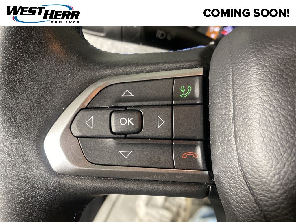 Used 2022 Gray Jeep Latitude image 11