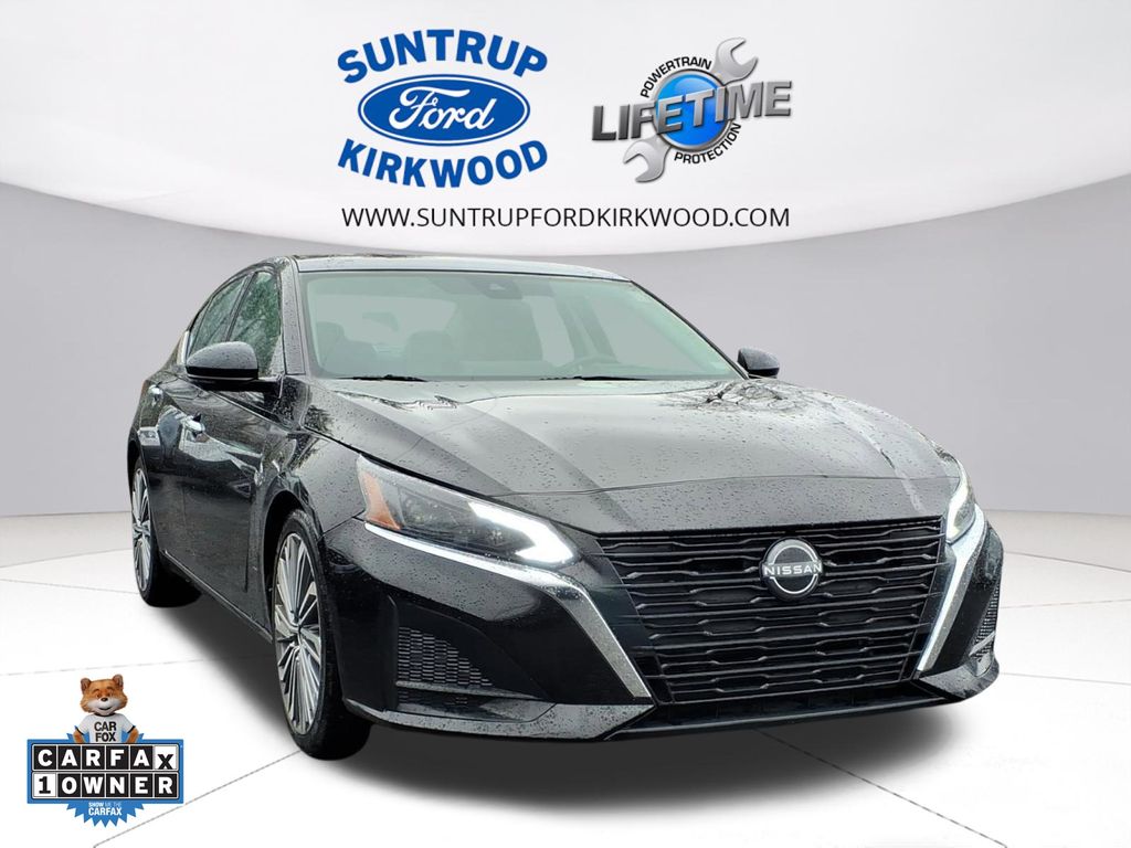 Super Black Clearcoat 2023 Nissan Altima 2.5 SL FWD Sedan Front-Wheel Drive Automatic