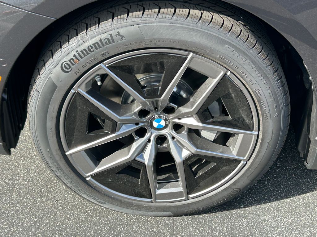 Thumbnail: 2026 BMW 5 Series - 9