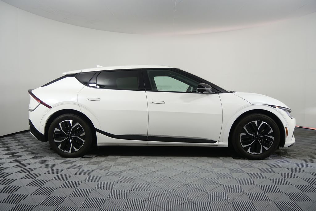 Thumbnail: 2022 Kia EV6 - 2
