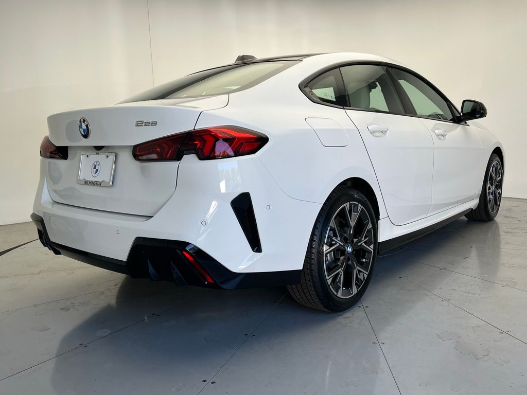 Thumbnail: 2026 BMW 2 Series - 3