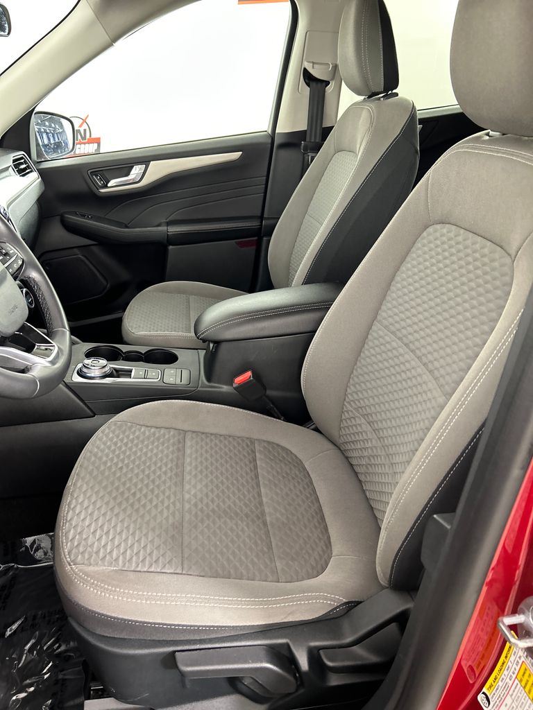 Used 2021 Red Ford SE image 12