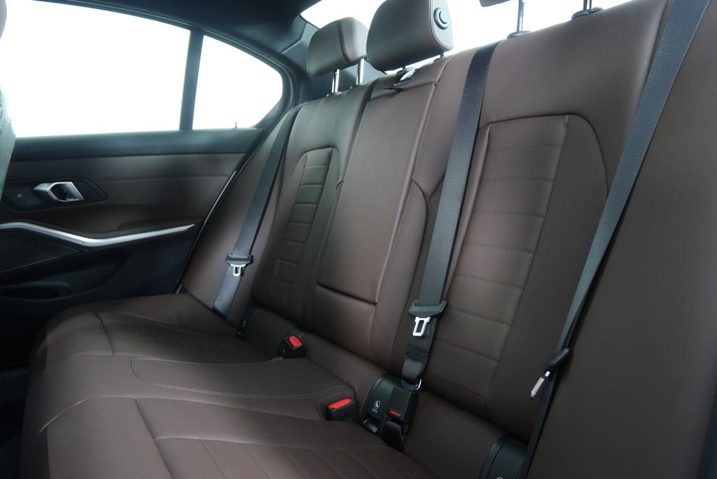 Thumbnail: 2025 BMW 3 Series - 16