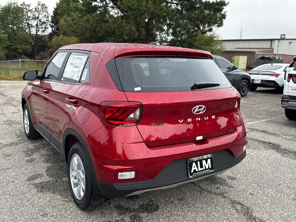 2025 Hyundai Venue SE photo 2