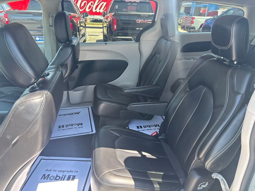 Used 2023 Chrysler Pacifica Van