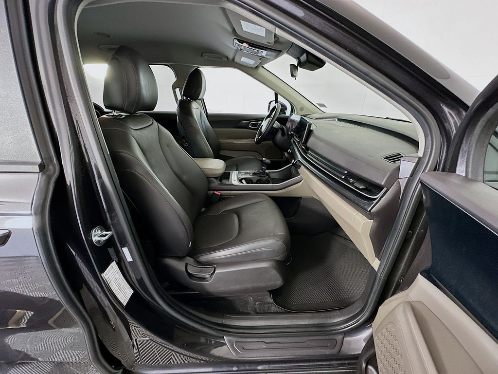 Thumbnail: 2025 Kia Carnival - 30