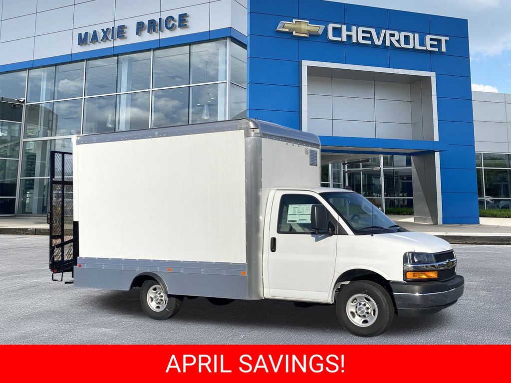 Summit White 2024 Chevrolet Express Chassis 3500 Cutaway 139 Van Rear-Wheel Drive 8-Speed Automatic