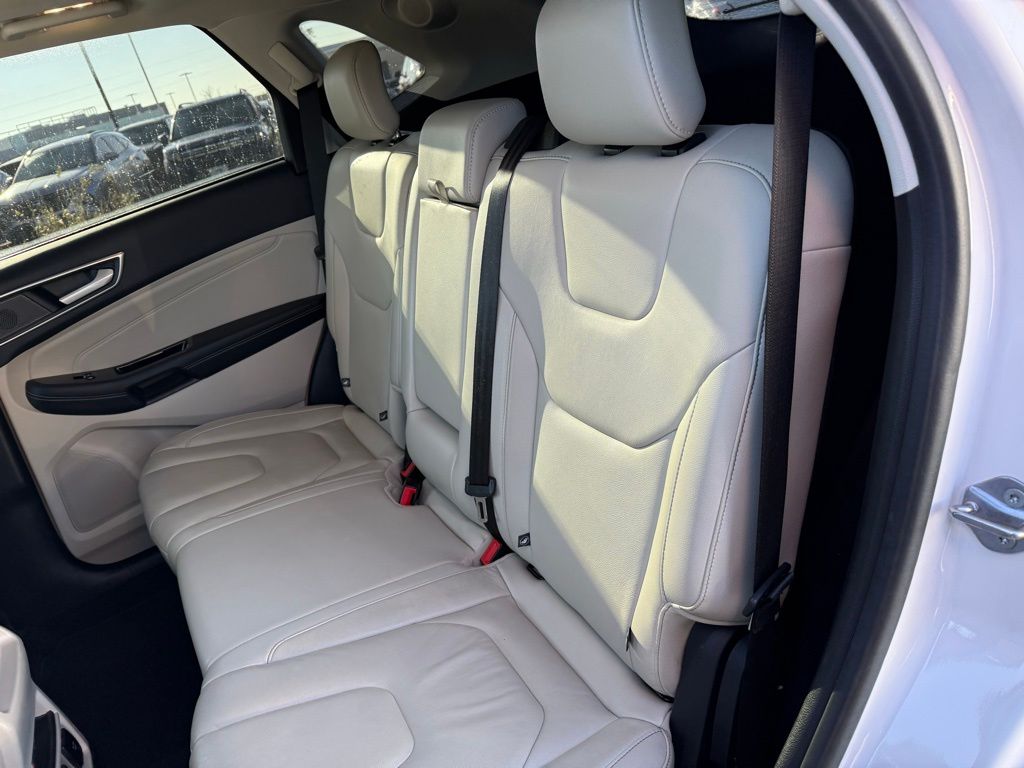 Thumbnail: 2019 Ford Edge - 10