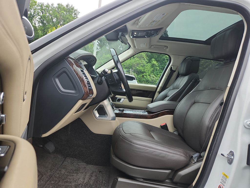 Thumbnail: 2020 Land Rover Range Rover - 13