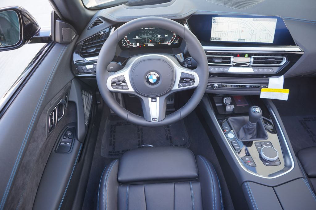 2025 BMW Z4 sDrive M40i 17