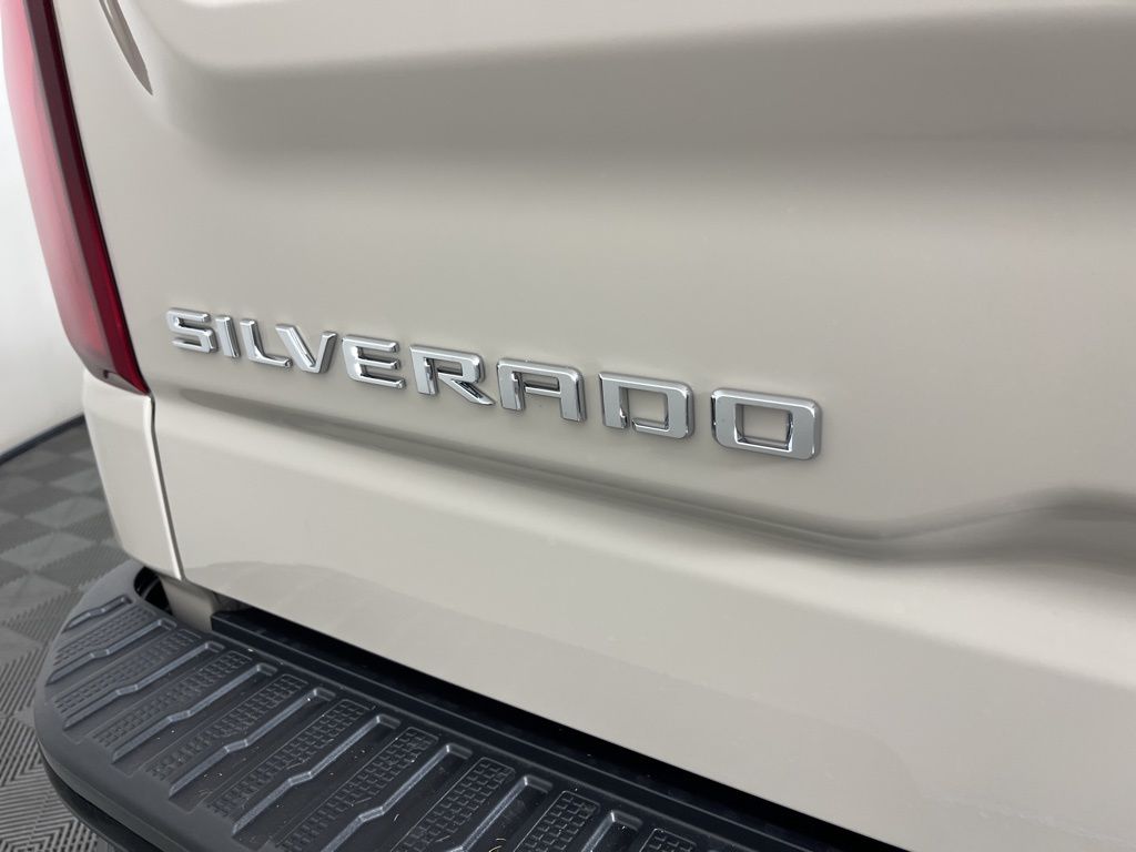 Thumbnail: 2026 Chevrolet Silverado 1500 - 22