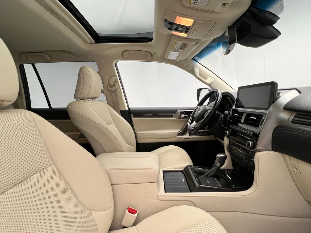Thumbnail: 2022 Lexus GX - 7