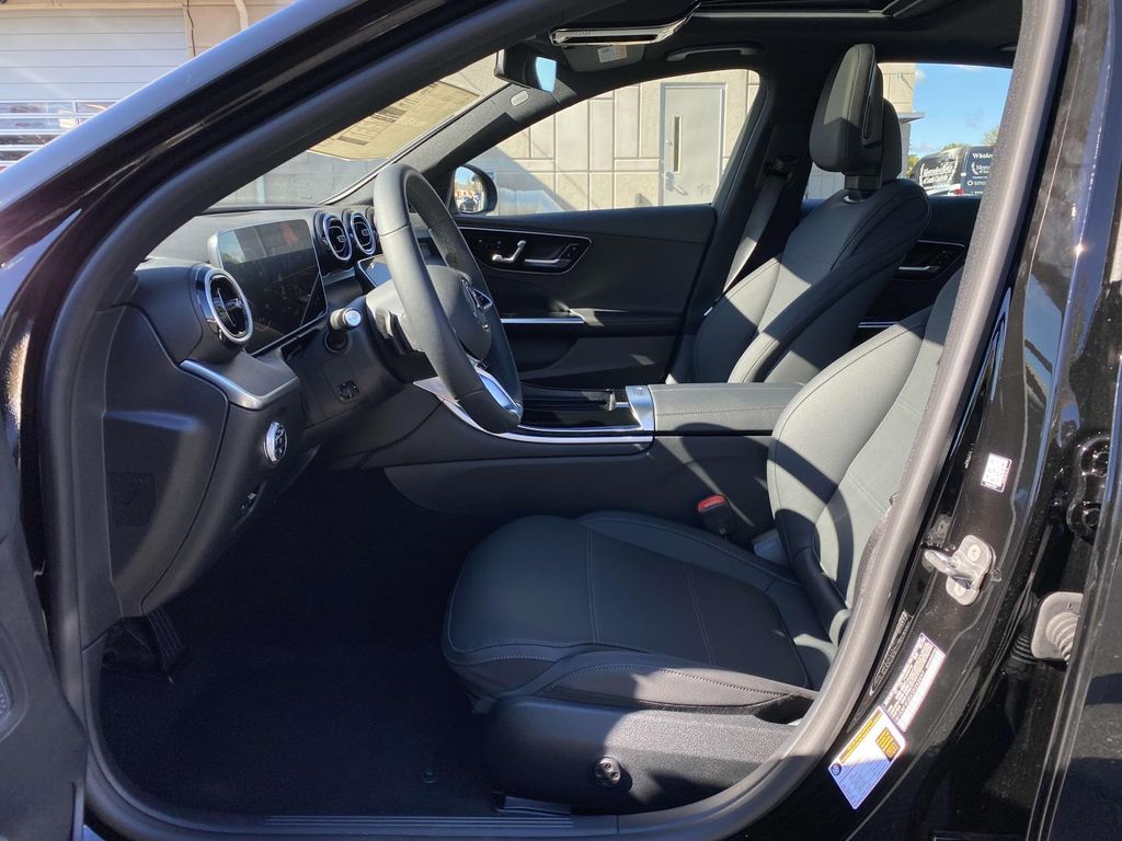 Thumbnail: 2025 Mercedes-Benz C-Class - 13