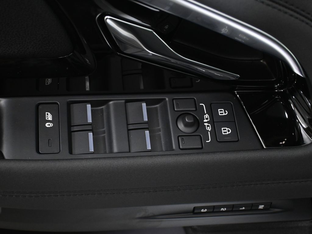 Thumbnail: 2023 Land Rover Range Rover Evoque - 30