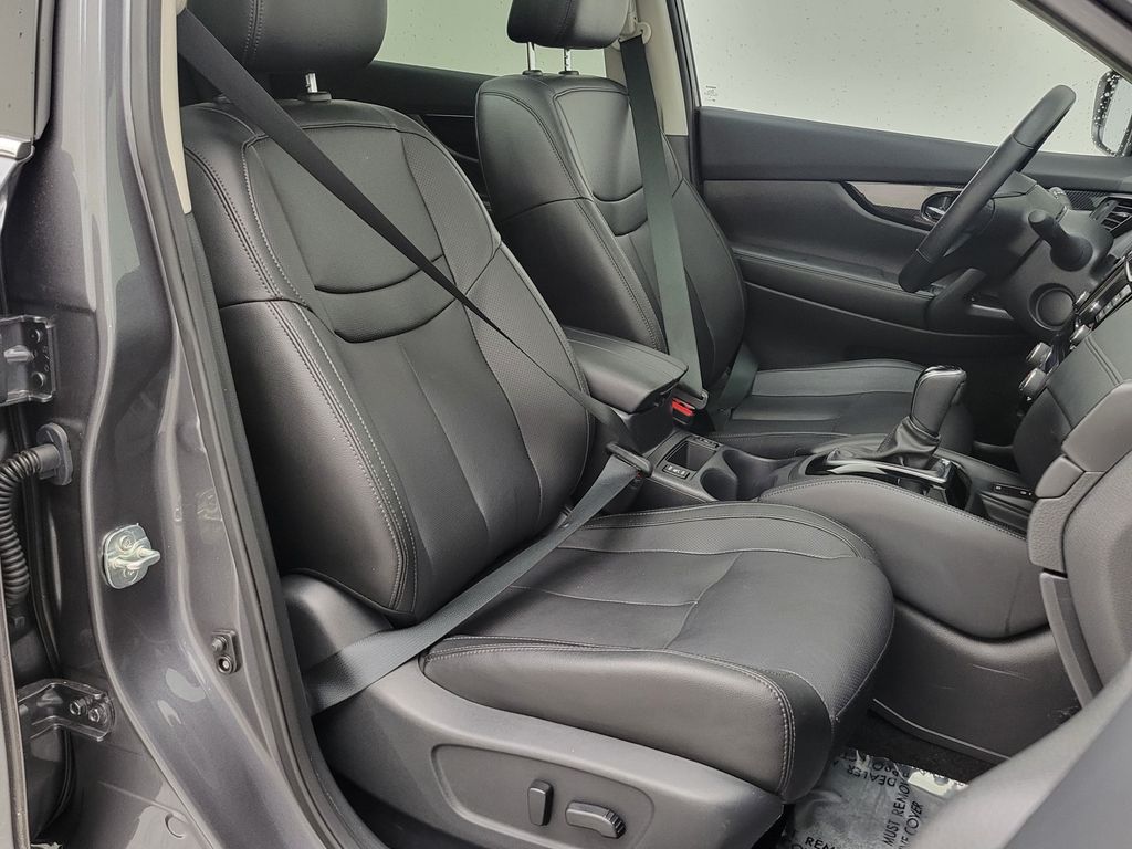 Thumbnail: 2019 Nissan Rogue - 13