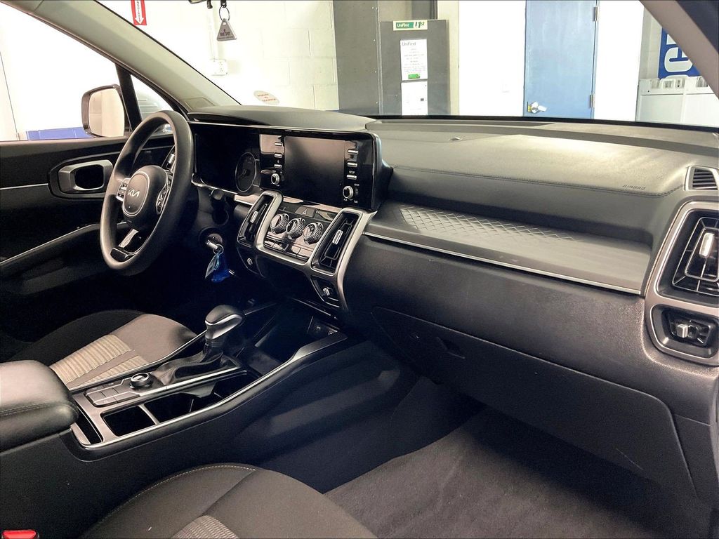 2023 Kia Sorento — photo 14