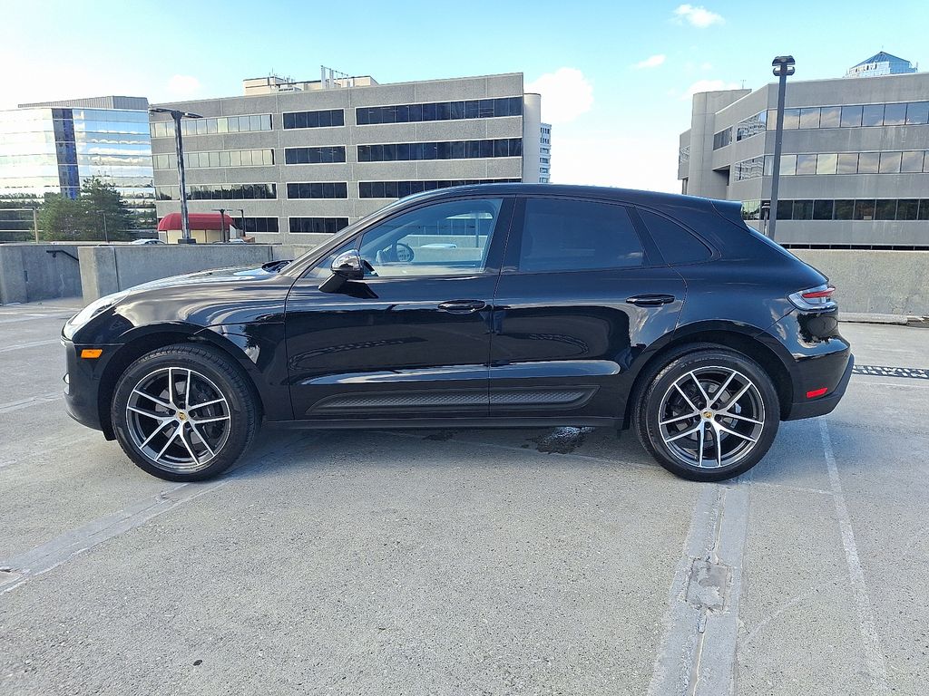Thumbnail: 2025 Porsche Macan - 11