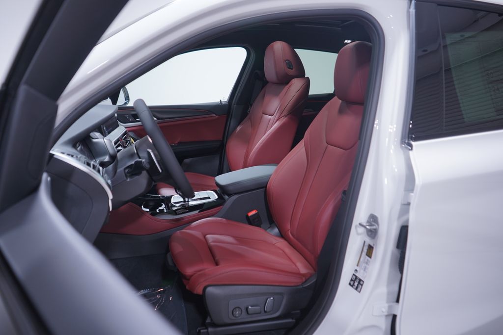 Thumbnail: 2025 BMW X4 - 7