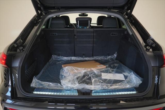 Thumbnail: 2025 Audi Q5 - 11