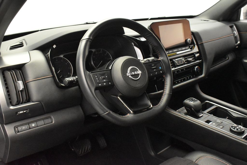 Thumbnail: 2023 Nissan Pathfinder - 18