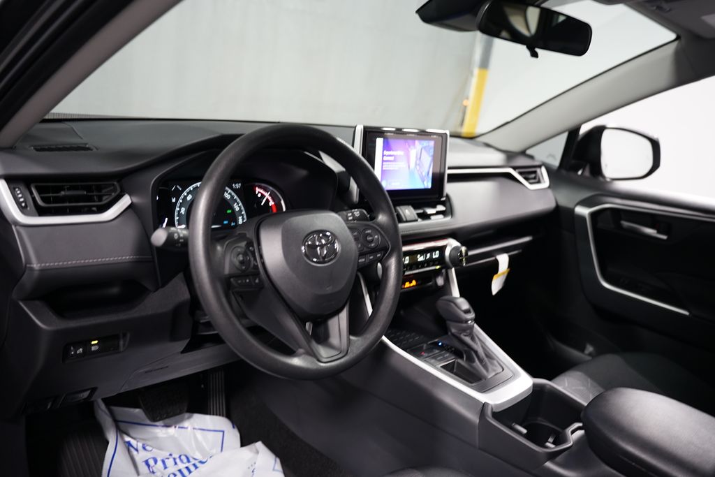 2025 Toyota RAV4 XLE 11