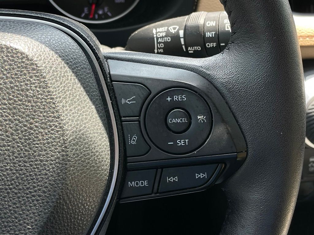 Thumbnail: 2022 Toyota RAV4 - 14