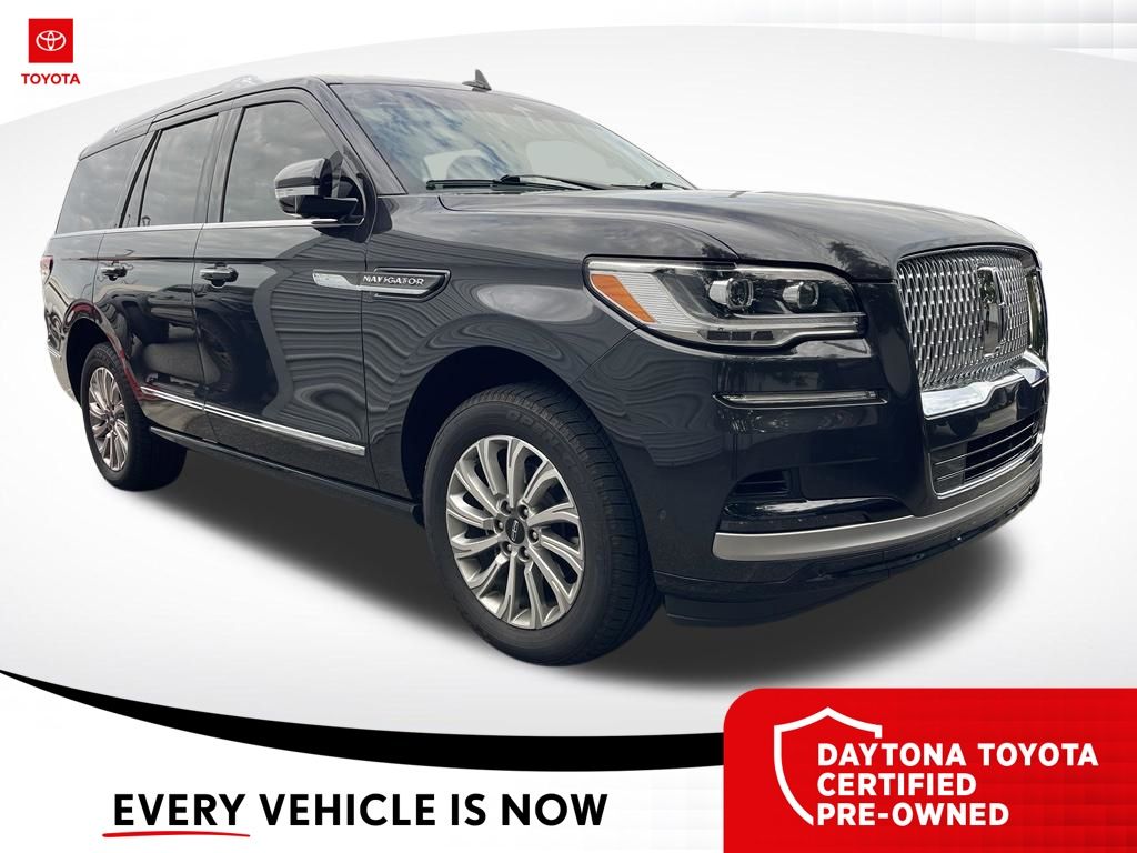 Starlight Gray Metallic Premium Colorant 2024 Lincoln Navigator SUV / Crossover Four-Wheel Drive Automatic