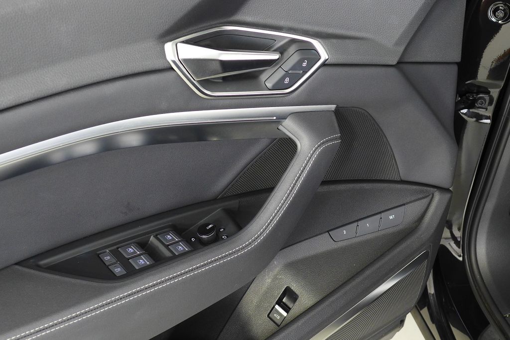 Thumbnail: 2024 Audi Q8 e-tron - 12