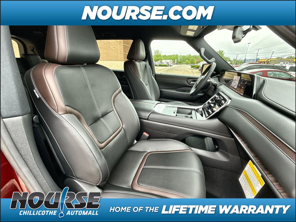 2025 Nissan Armada SL photo