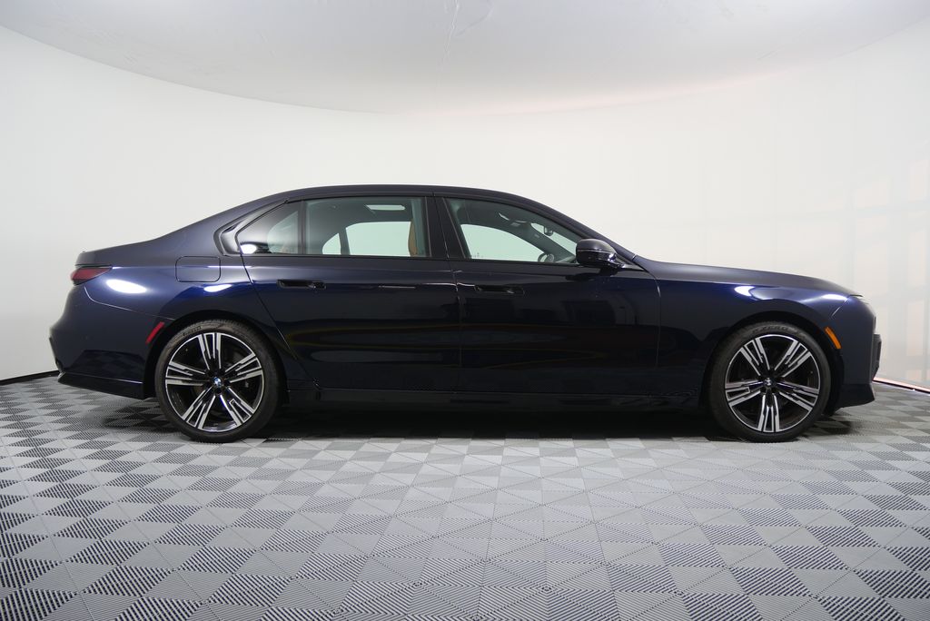 Thumbnail: 2023 BMW 7 Series - 2