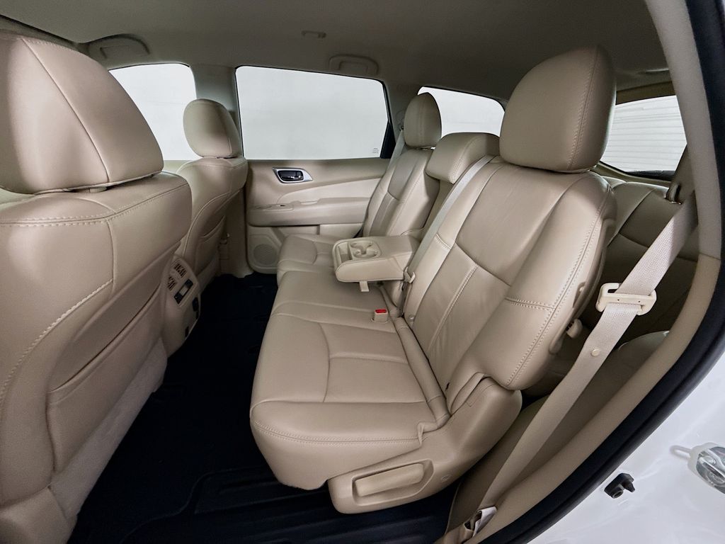 Thumbnail: 2017 Nissan Pathfinder - 23