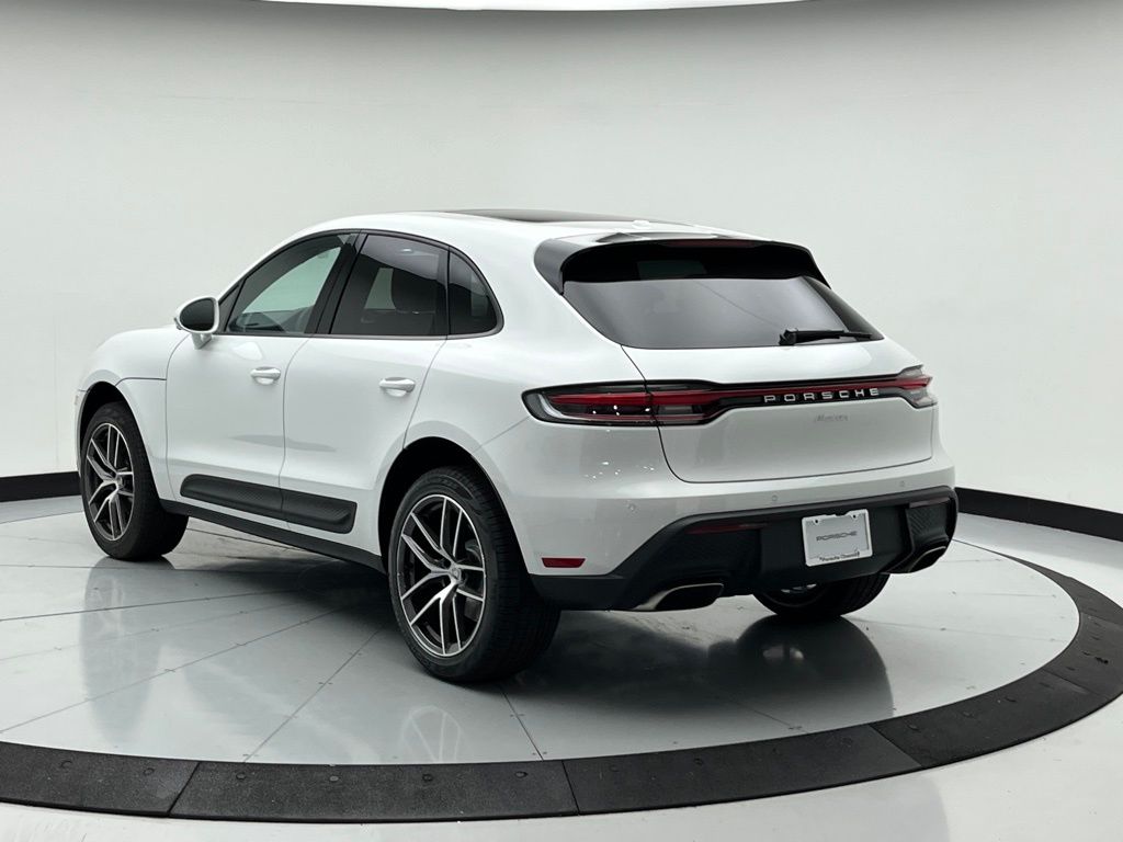 Thumbnail: 2026 Porsche Macan - 3