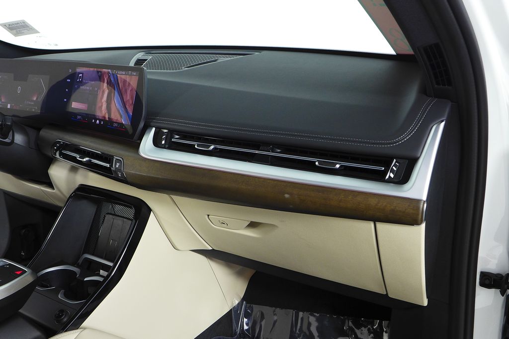 Thumbnail: 2025 BMW X1 - 14