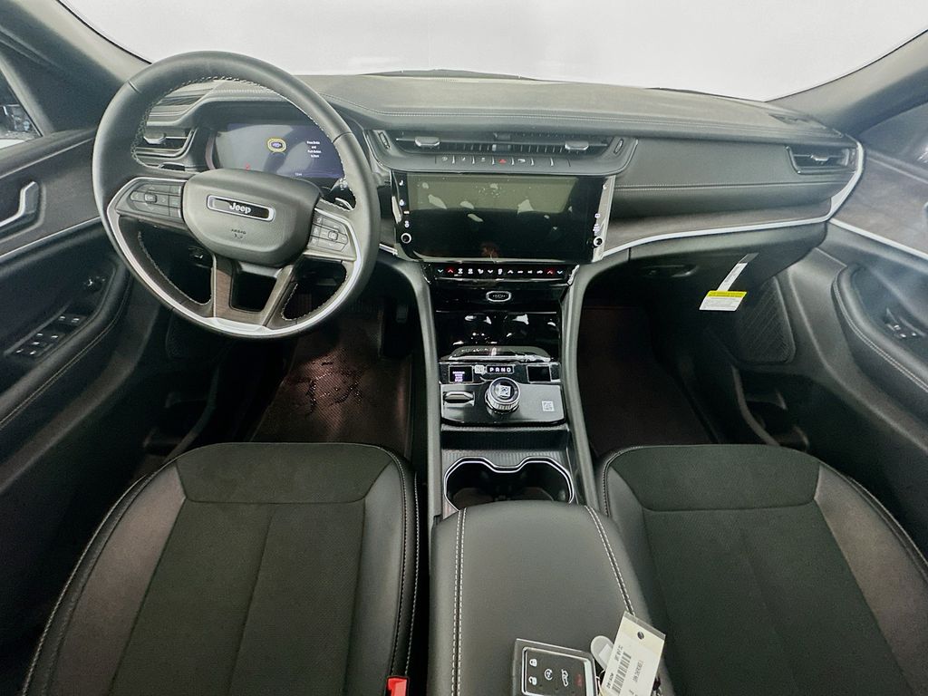 New 2026 White/off-white Jeep Laredo Altitude image 9