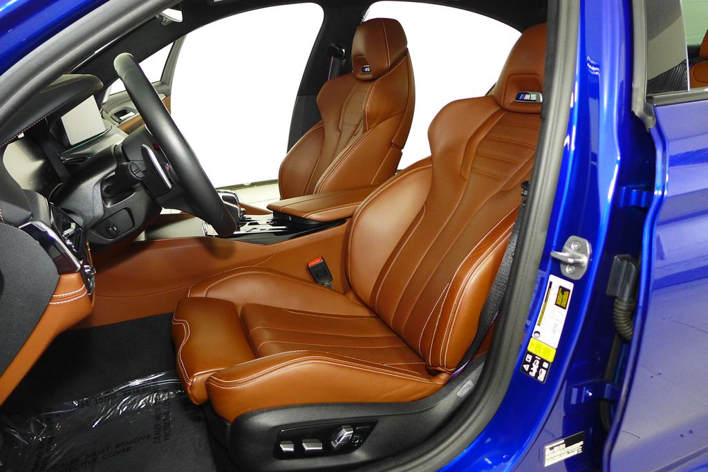 Thumbnail: 2022 BMW M5 - 22