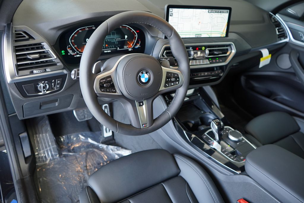 Thumbnail: 2025 BMW X4 - 12