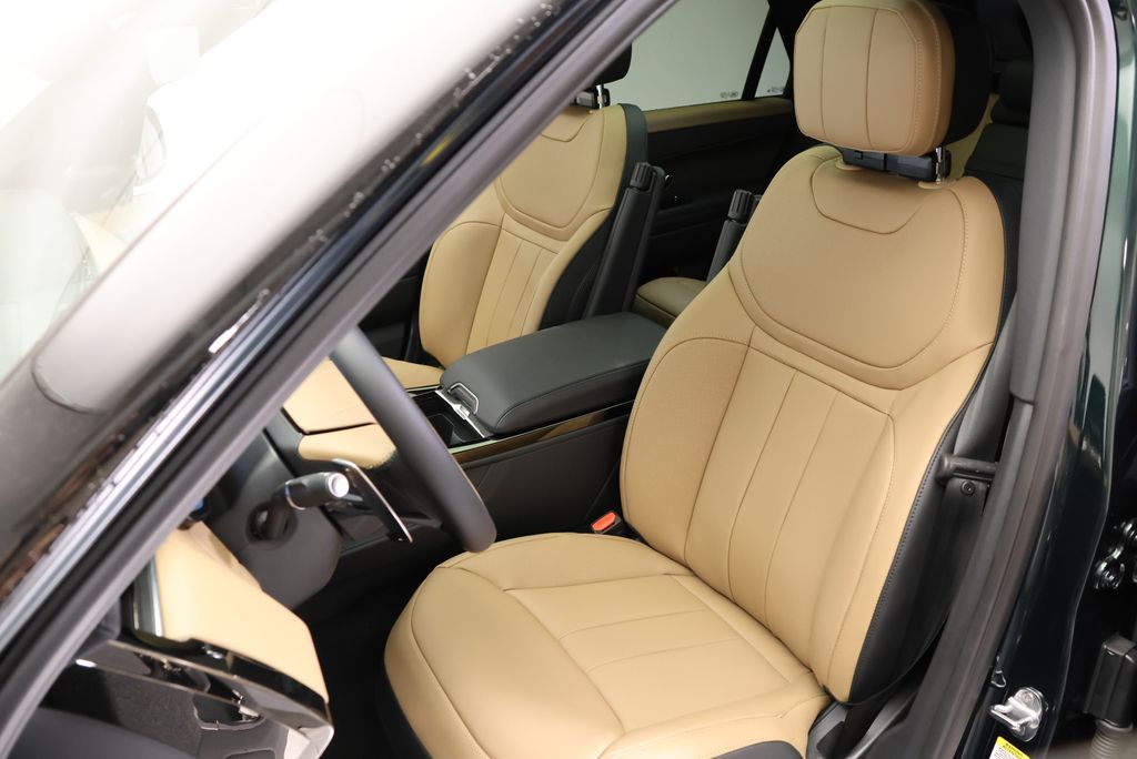 Thumbnail: 2026 Land Rover Range Rover Sport - 30