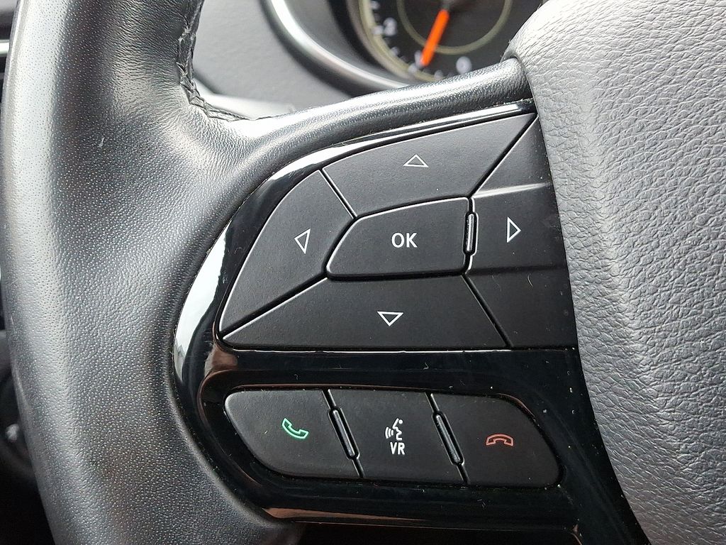 Thumbnail: 2019 Jeep Cherokee - 21