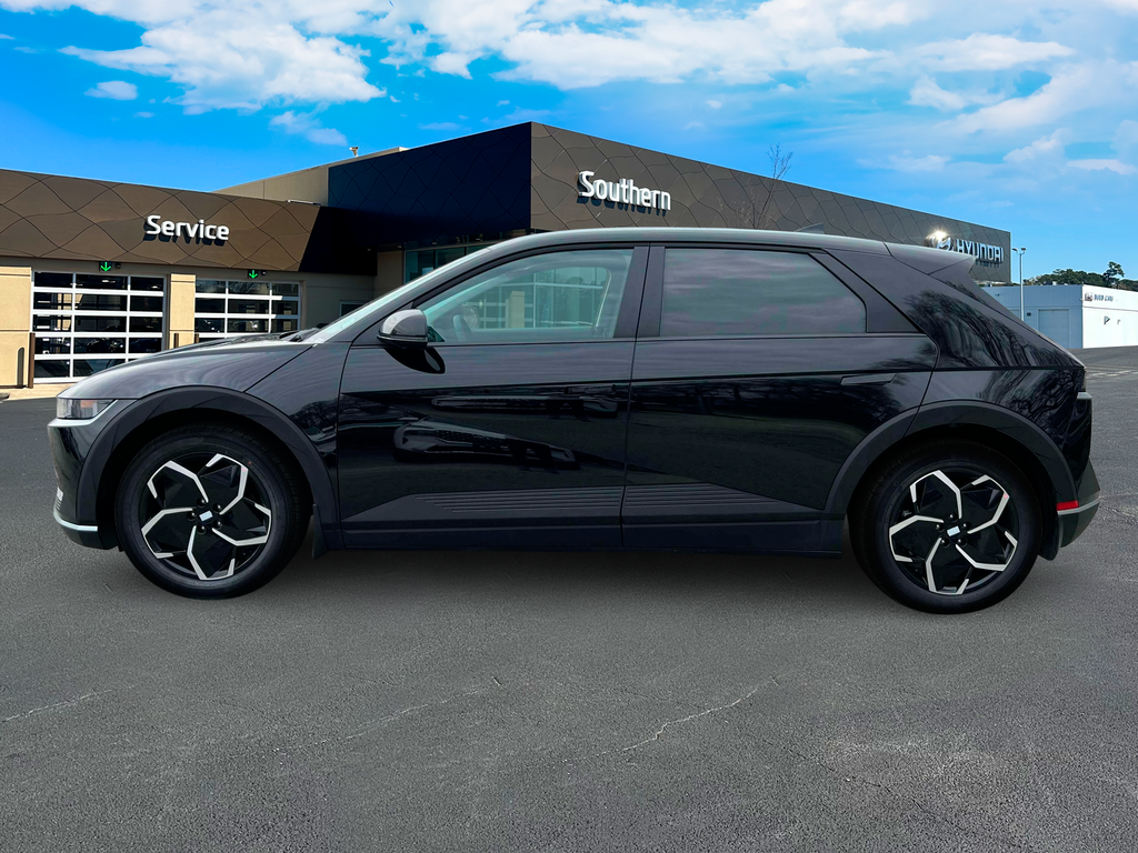 New 2024 Black Hyundai SEL image 3