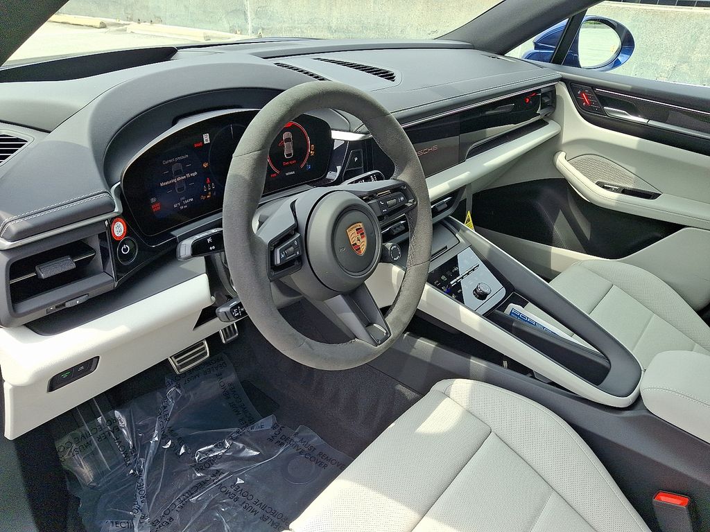 Thumbnail: 2025 Porsche Macan - 4