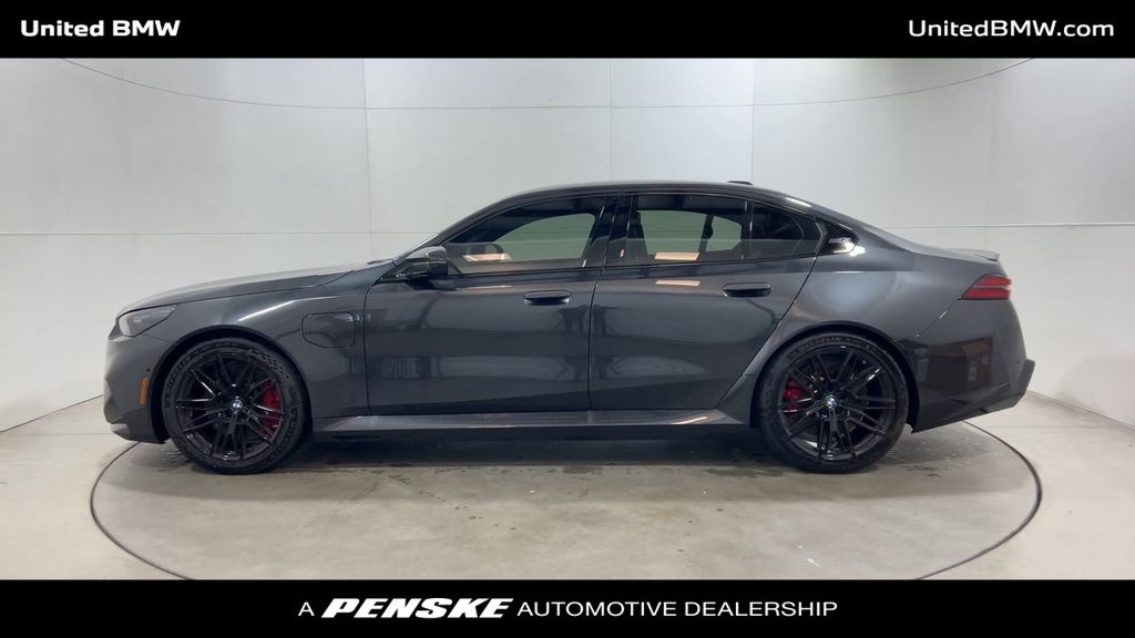 Thumbnail: 2026 BMW M5 - 5