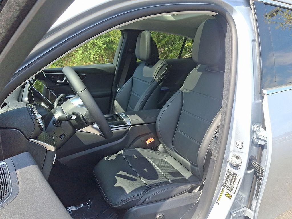 Thumbnail: 2025 Mercedes-Benz GLC - 10