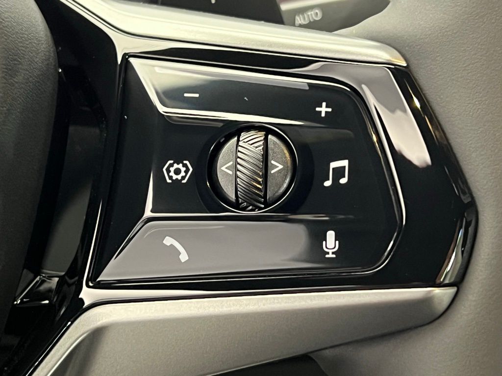 Thumbnail: 2026 BMW 5 Series - 17