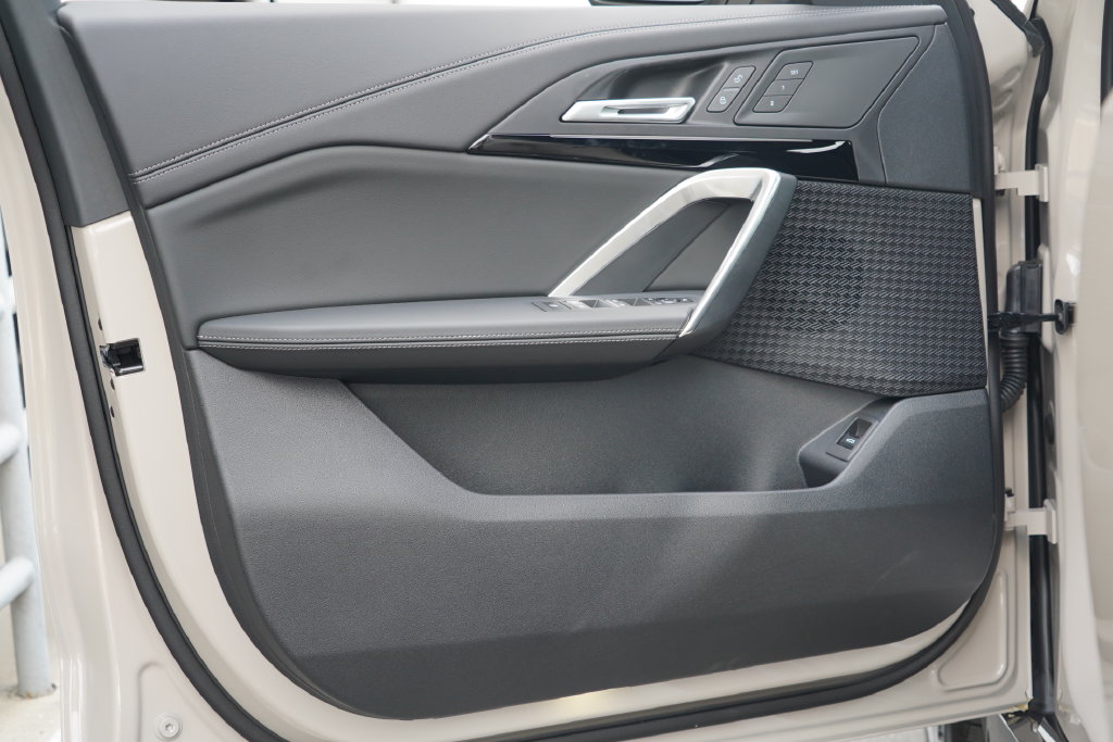 Thumbnail: 2027 BMW X1 - 10