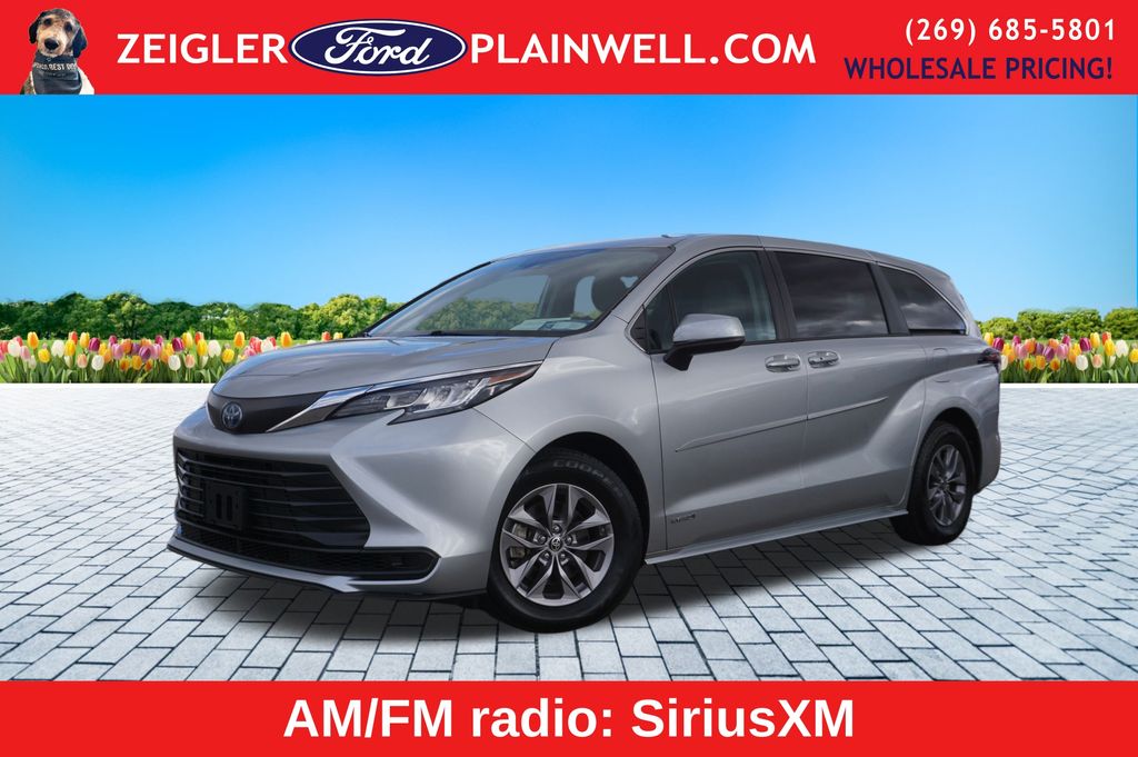 2021 Toyota Sienna LE 8-Passenger FWD