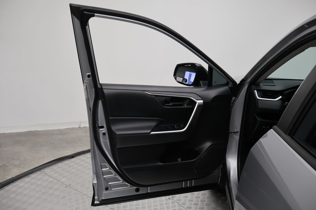 Thumbnail: 2022 Toyota RAV4 - 16