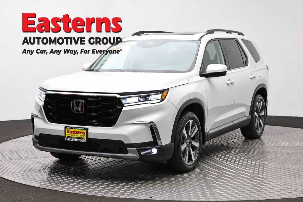 White 2023 Honda Pilot Touring AWD SUV / Crossover All-Wheel Drive Automatic