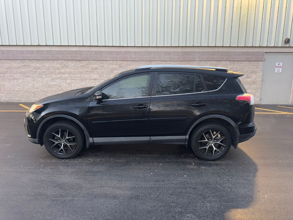 2018 Toyota RAV4 SE 2